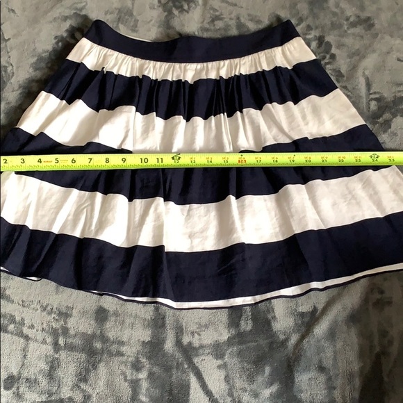 Women’s Banana Republic navy and white stripe skirt - Picture 6 of 7